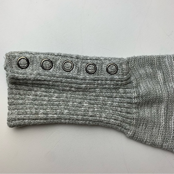 Vanity Womens Snap Cuffs Crew Neck Crocheted Sweater Gray Size Medium - Picture 6 of 10